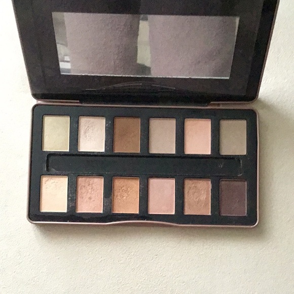 BH Nude Rose Eyeshadow Pallet (Lightly Swatched) - Picture 6 of 6